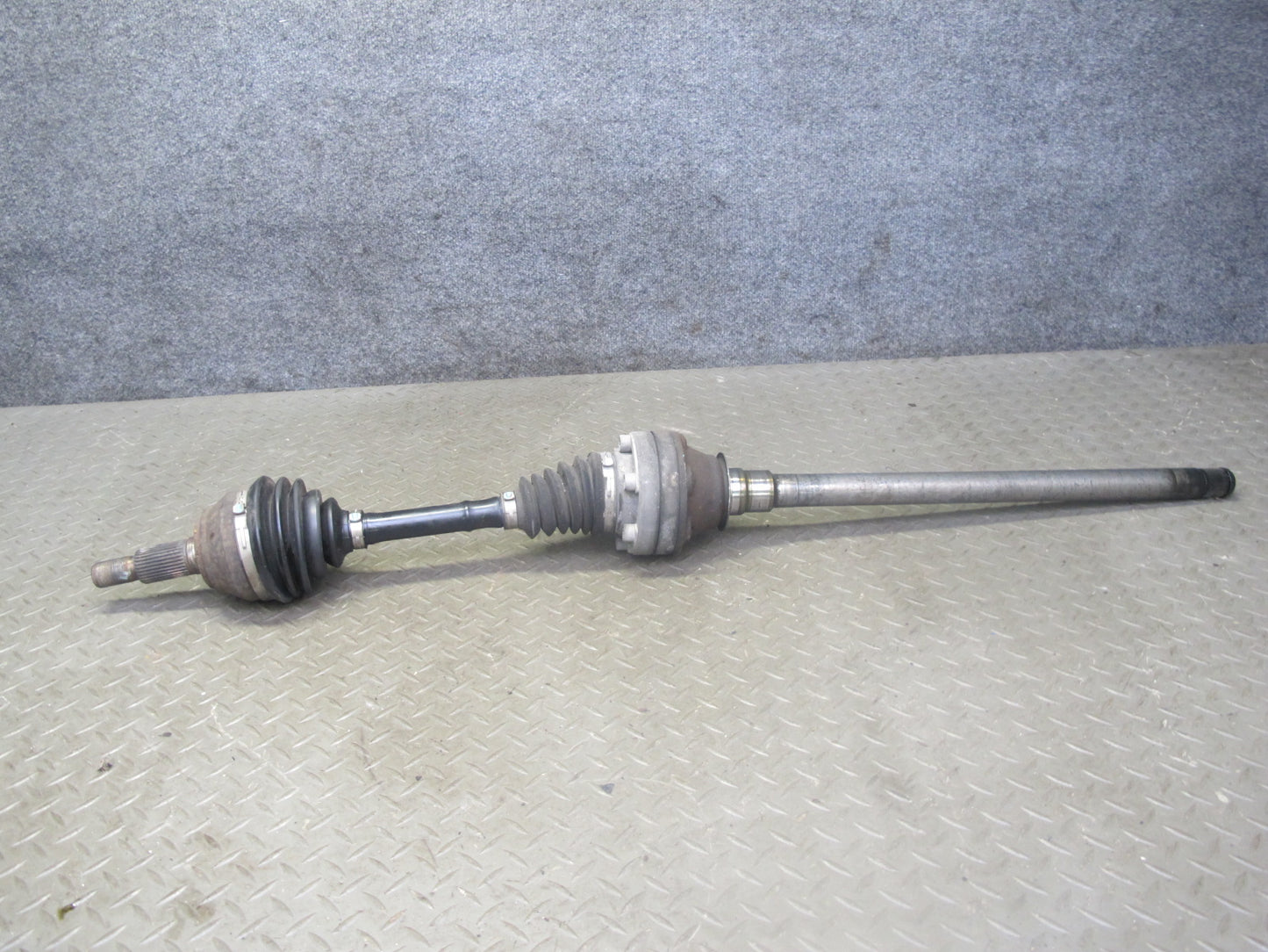 2008-2010 Porsche Cayenne 957 AWD Turbo Front Left Suspension Axle Shaft