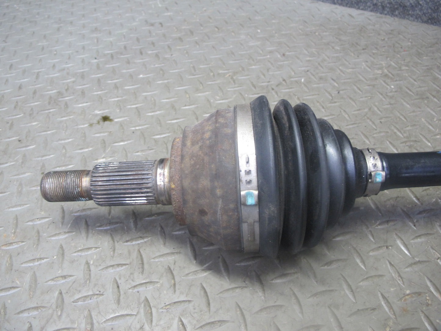 2008-2010 Porsche Cayenne 957 AWD Turbo Front Left Suspension Axle Shaft