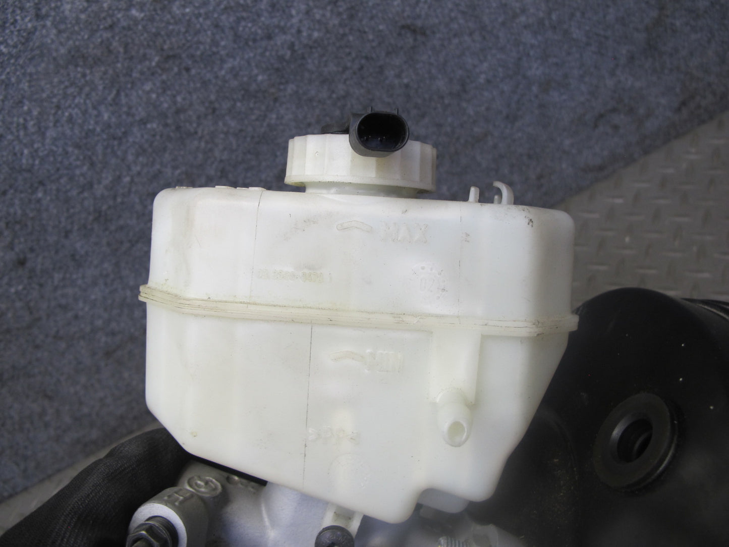 01-06 BMW E46 3-SERIES Brake Master Cylinder Booster Fluid Reservoir OEM