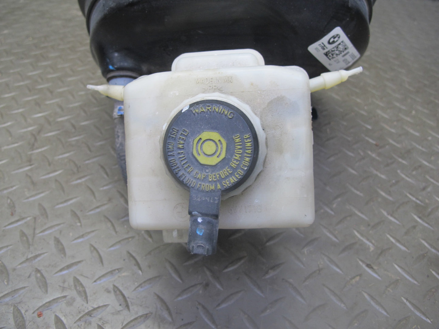 2014-2018 BMW F15 X5 Brake Master Cylinder Booster Fluid Reservoir Tank