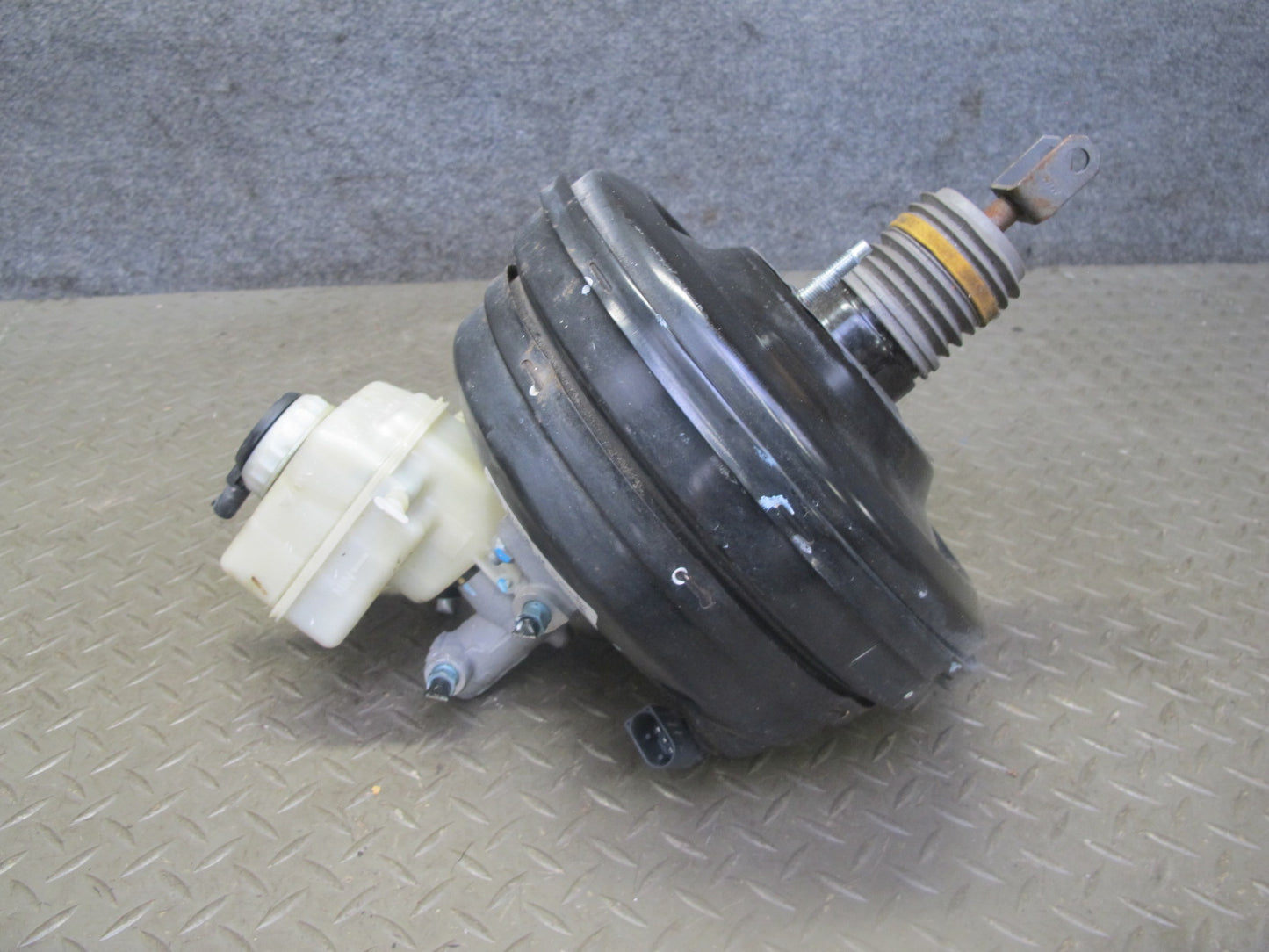 2014-2018 BMW F15 X5 Brake Master Cylinder Booster Fluid Reservoir Tank
