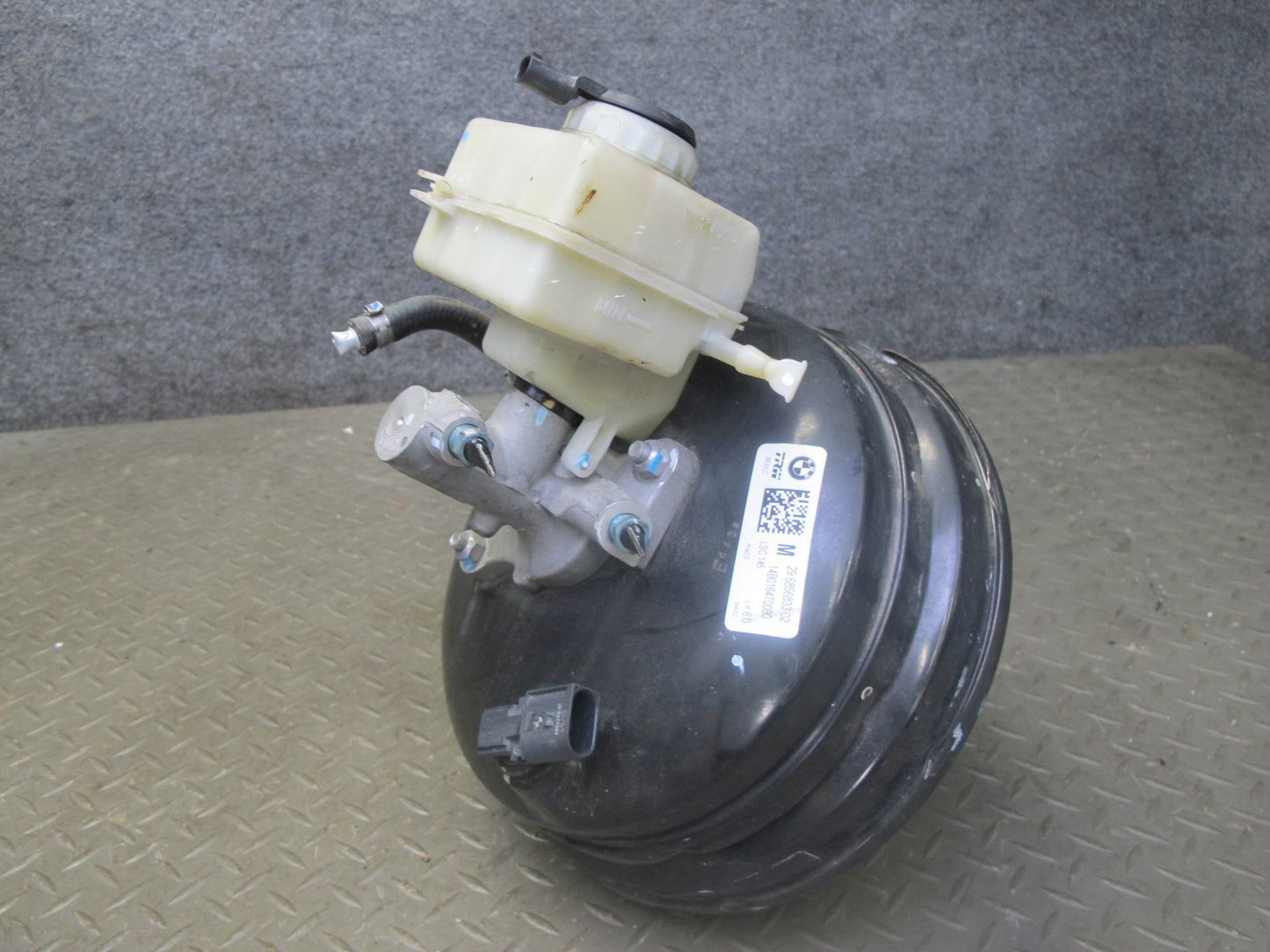 2014-2018 BMW F15 X5 Brake Master Cylinder Booster Fluid Reservoir Tank