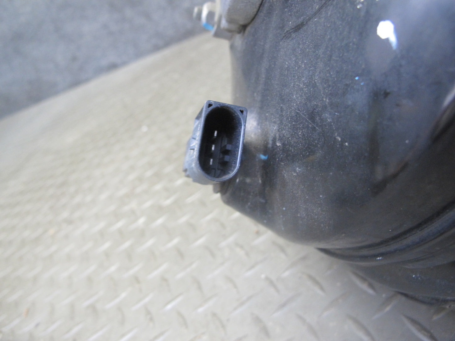 2014-2018 BMW F15 X5 Brake Master Cylinder Booster Fluid Reservoir Tank