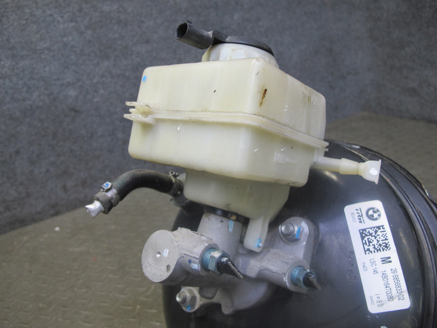 2014-2018 BMW F15 X5 Brake Master Cylinder Booster Fluid Reservoir Tank