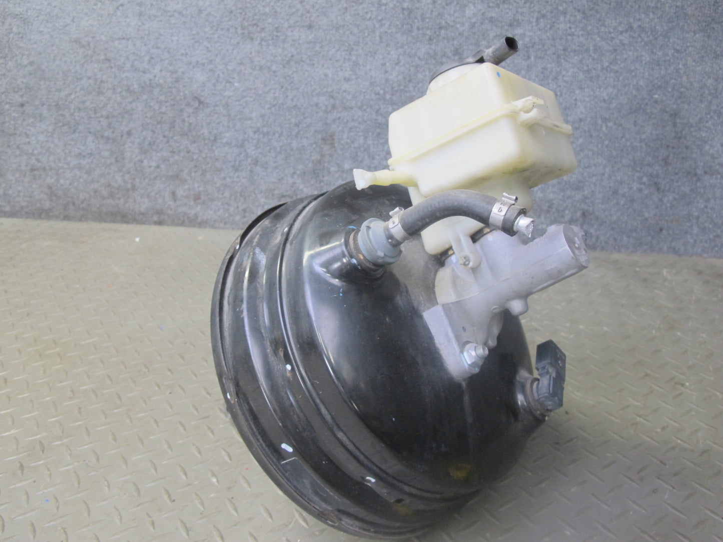 2014-2018 BMW F15 X5 Brake Master Cylinder Booster Fluid Reservoir Tank