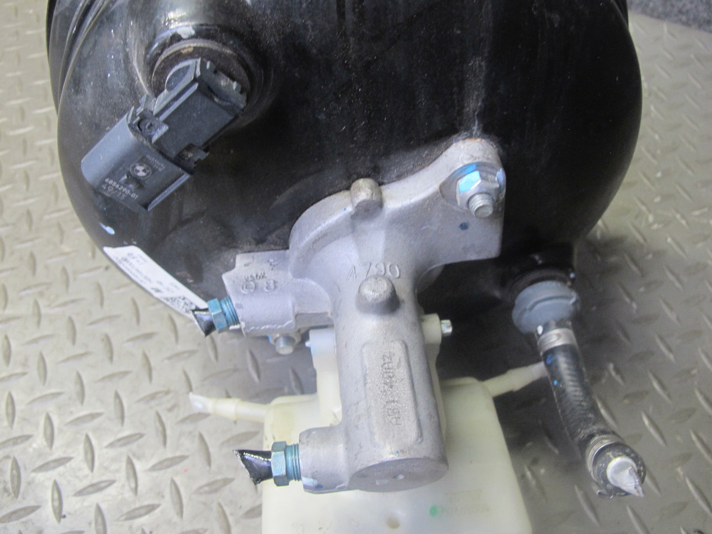 2014-2018 BMW F15 X5 Brake Master Cylinder Booster Fluid Reservoir Tank