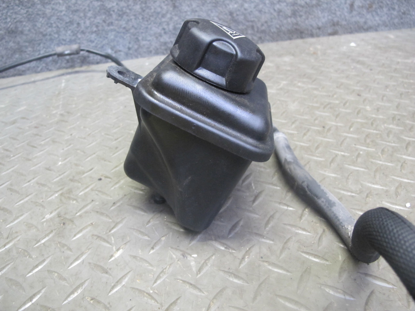 2014-2018 BMW F15 X5 Engine Coolant Expansion Overflow Reservoir Tank 2284880