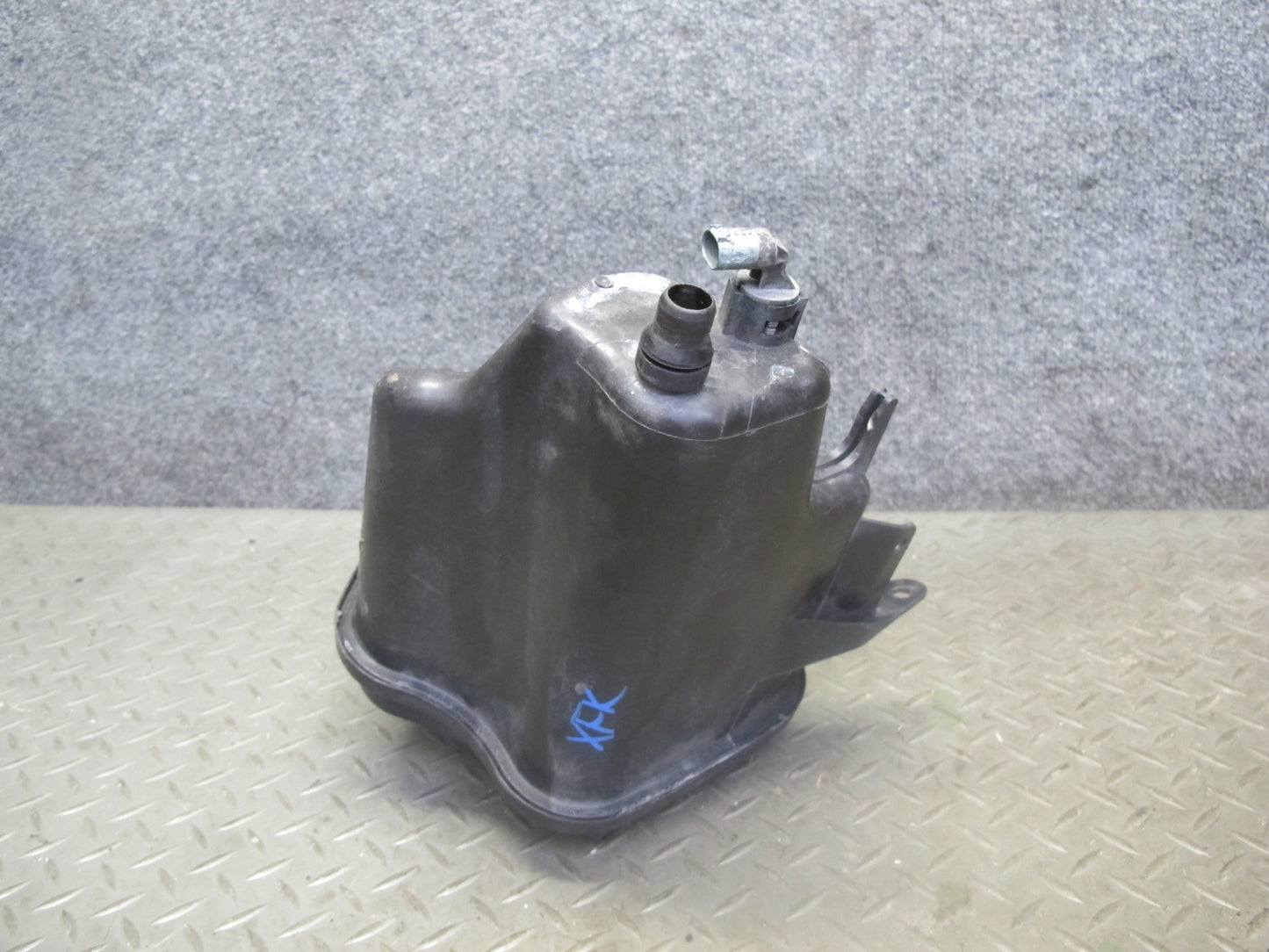 2014-2018 BMW F15 X5 Engine Coolant Expansion Overflow Reservoir Tank 7647290