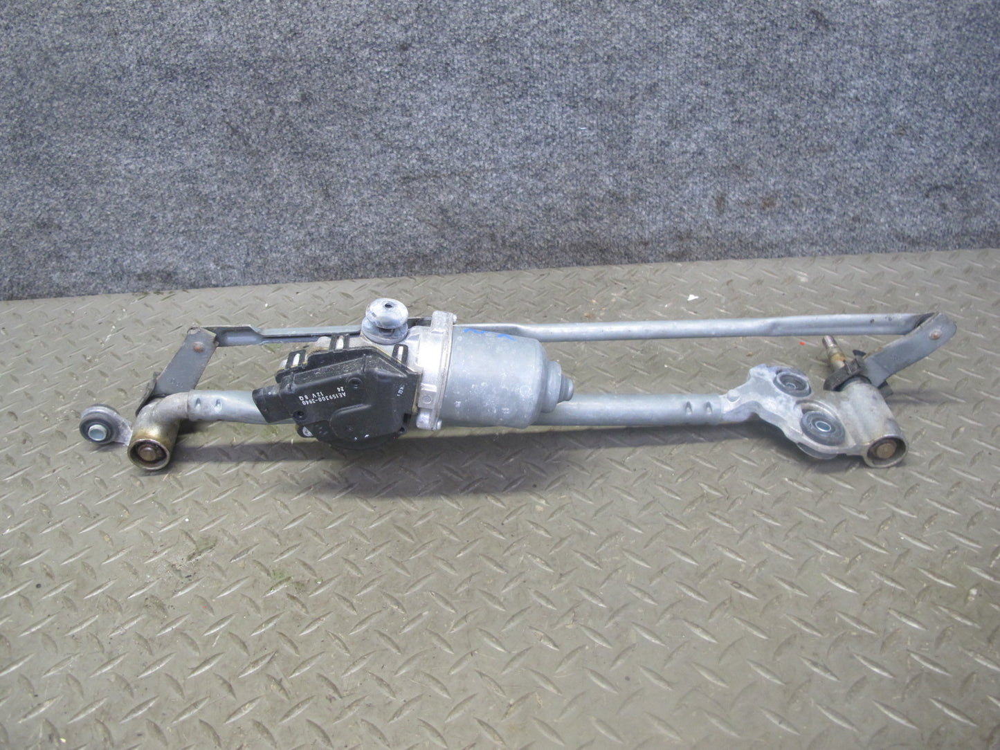 2014-2018 BMW F15 X5 Windshield Wiper Transmission Linkage w Motor 7292653