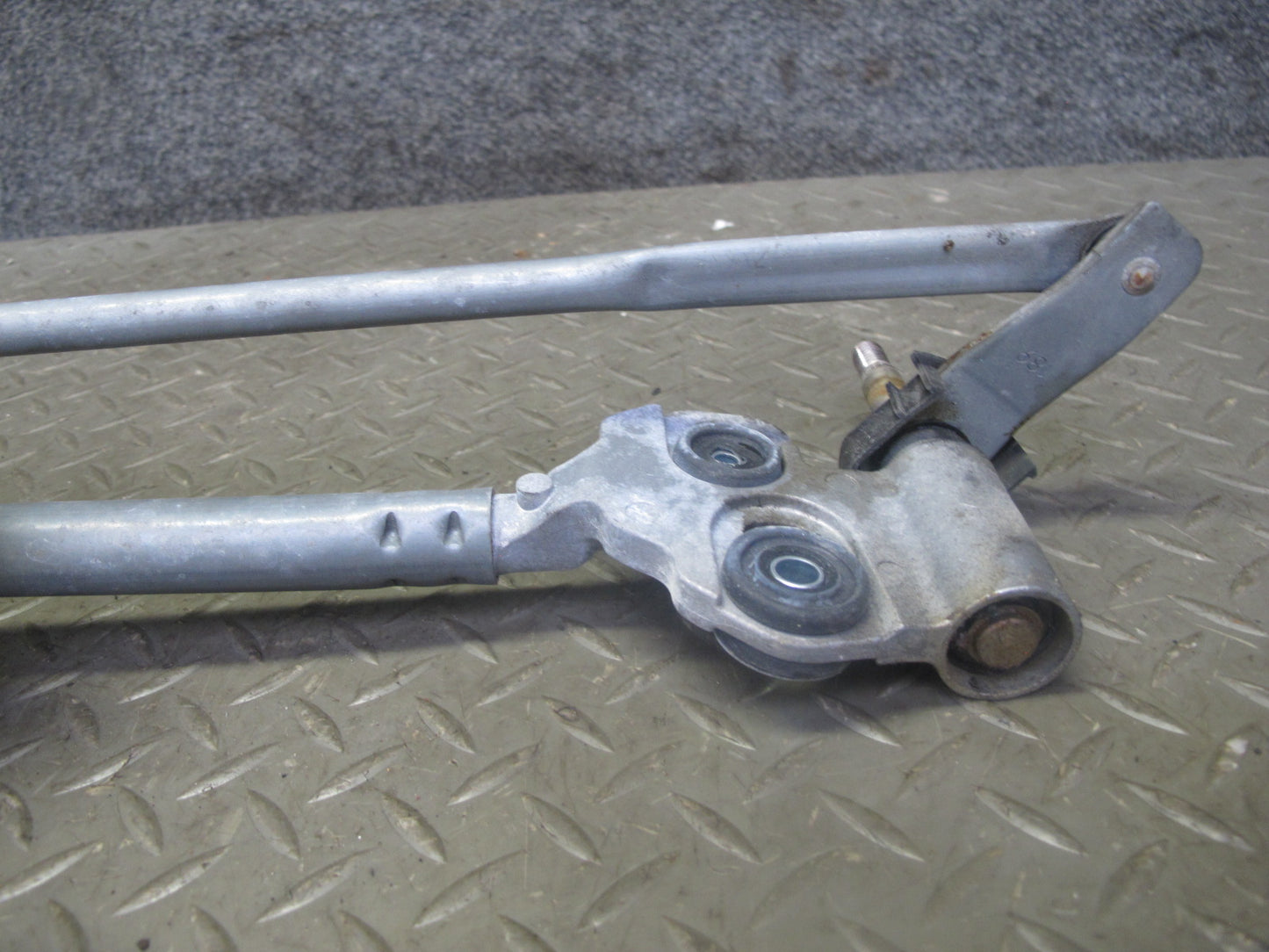 2014-2018 BMW F15 X5 Windshield Wiper Transmission Linkage w Motor 7292653