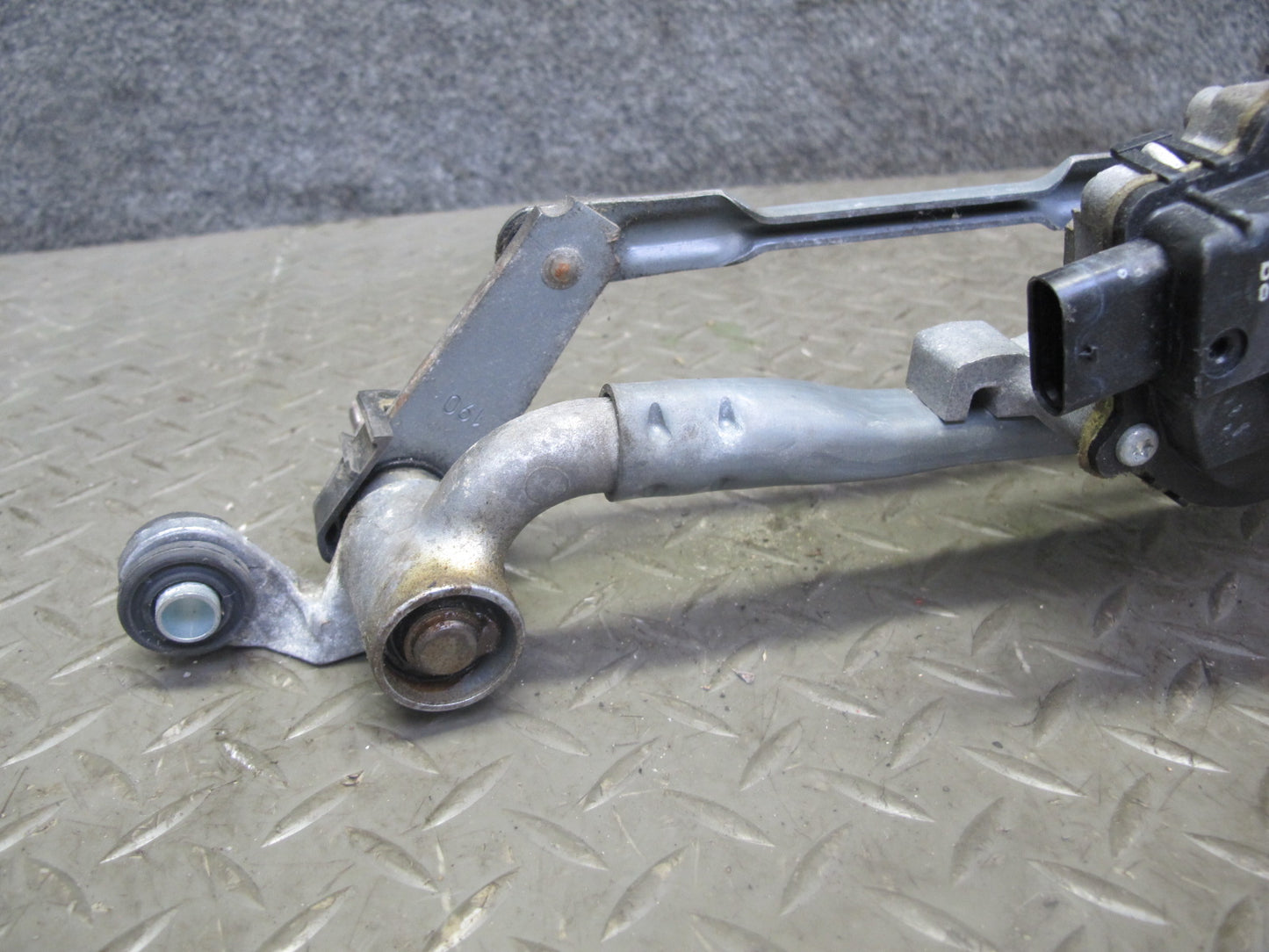 2014-2018 BMW F15 X5 Windshield Wiper Transmission Linkage w Motor 7292653