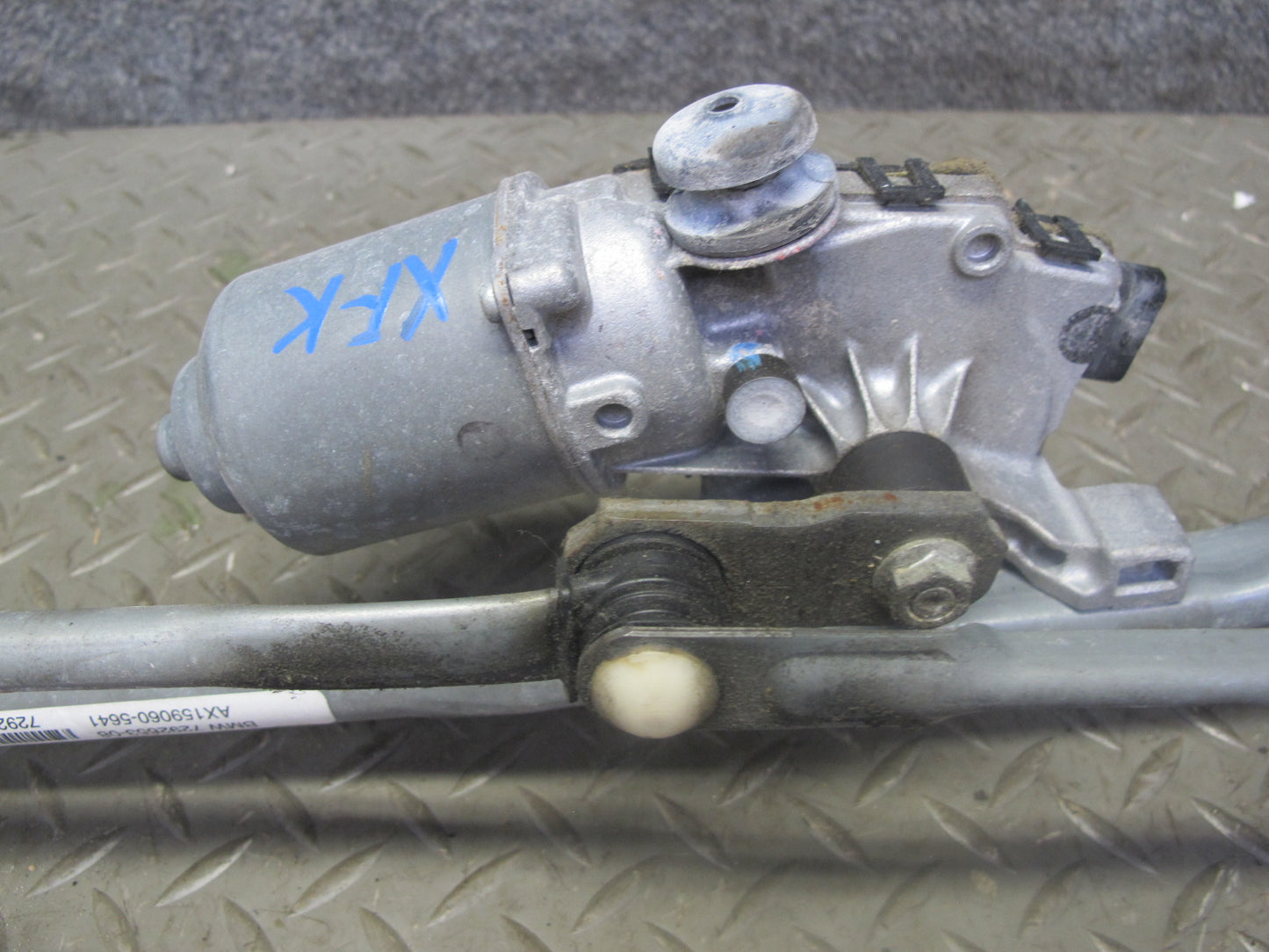 2014-2018 BMW F15 X5 Windshield Wiper Transmission Linkage w Motor 7292653