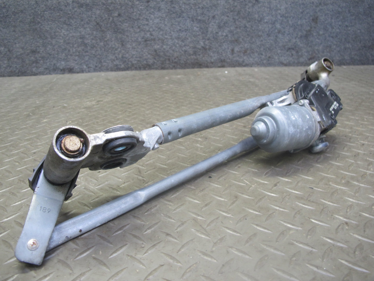 2014-2018 BMW F15 X5 Windshield Wiper Transmission Linkage w Motor 7292653
