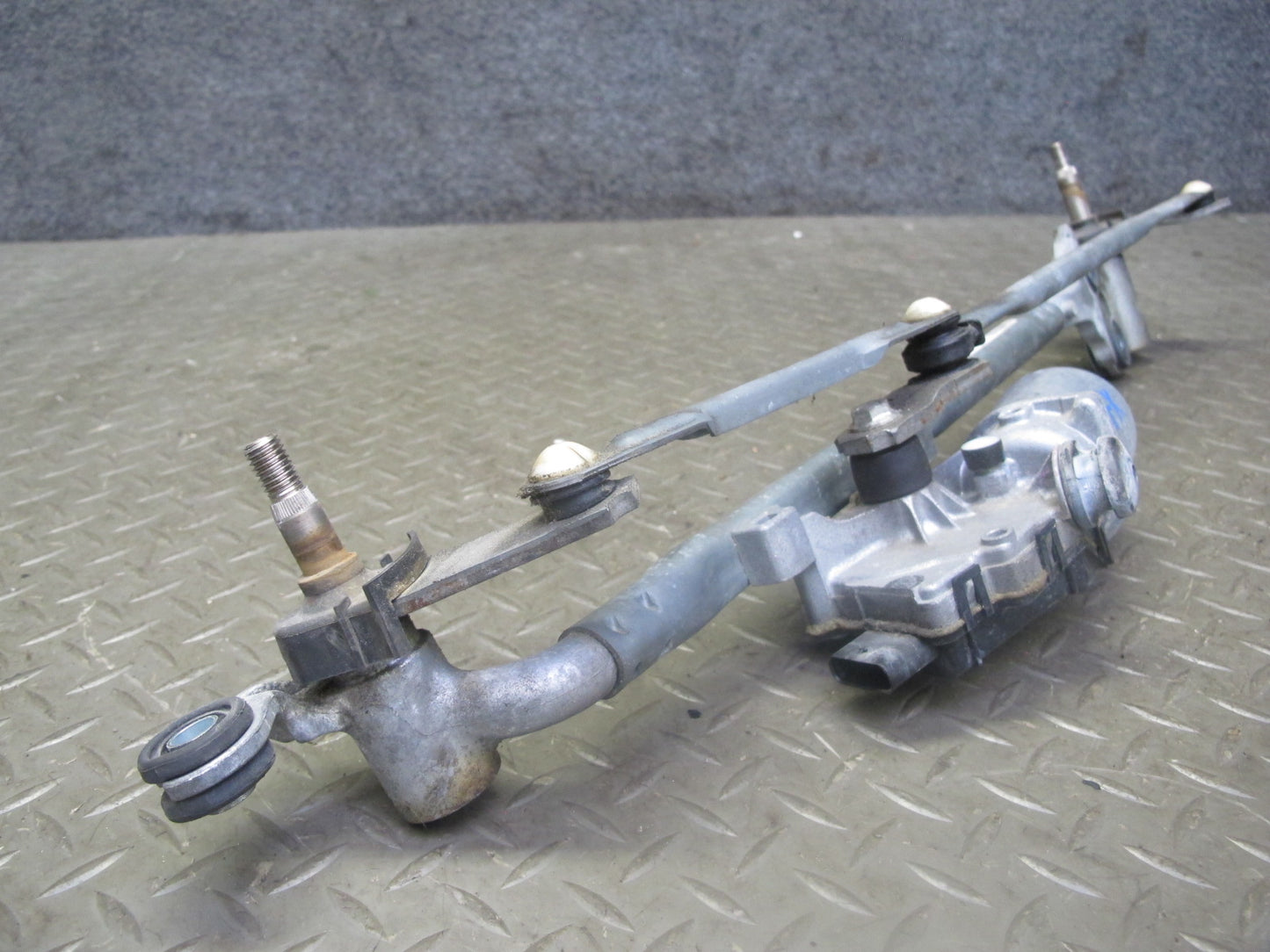 2014-2018 BMW F15 X5 Windshield Wiper Transmission Linkage w Motor 7292653