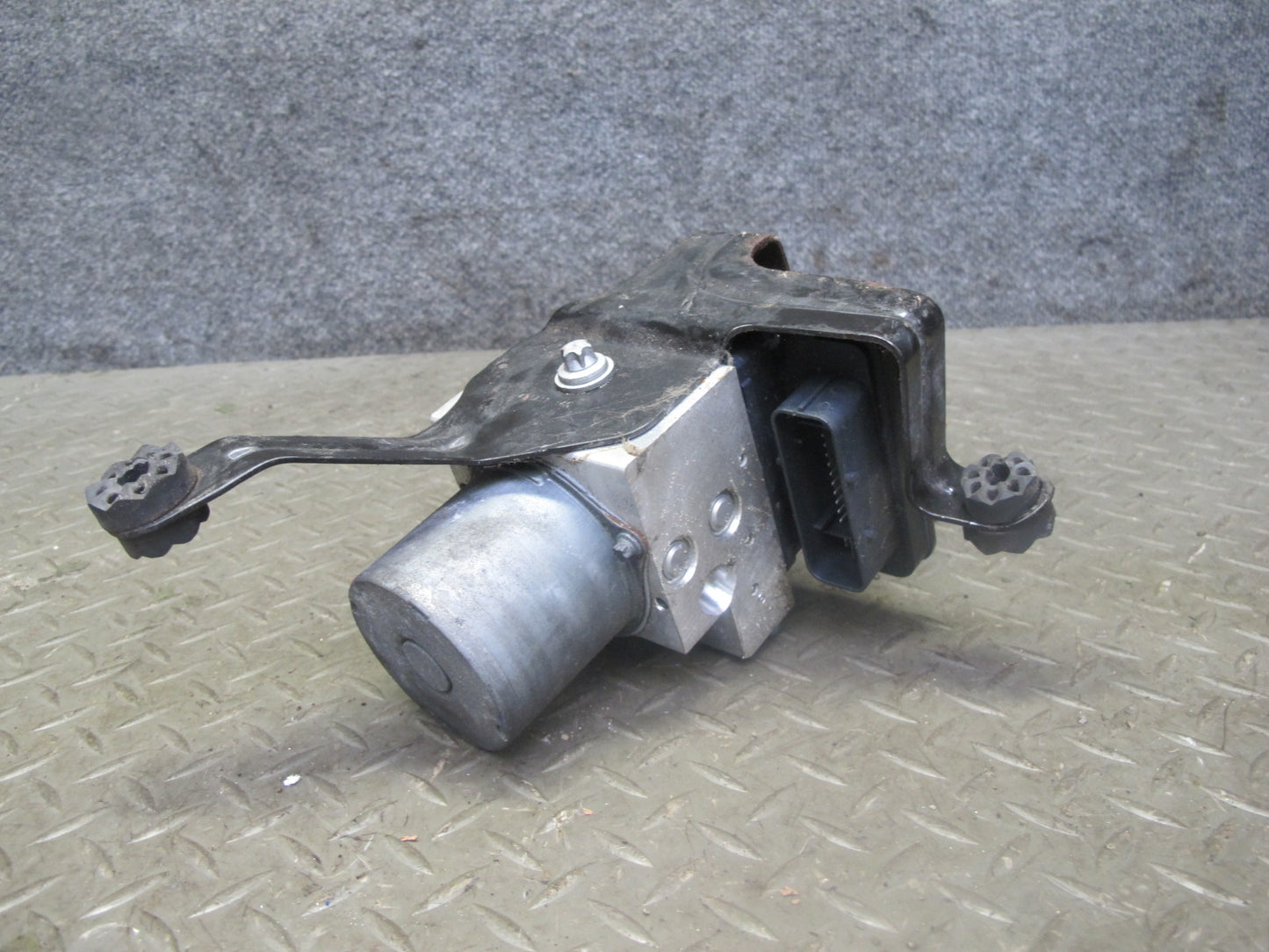 2014-2018 BMW F15 X5 Anti Lock Brake ABS Pump Module 6864781