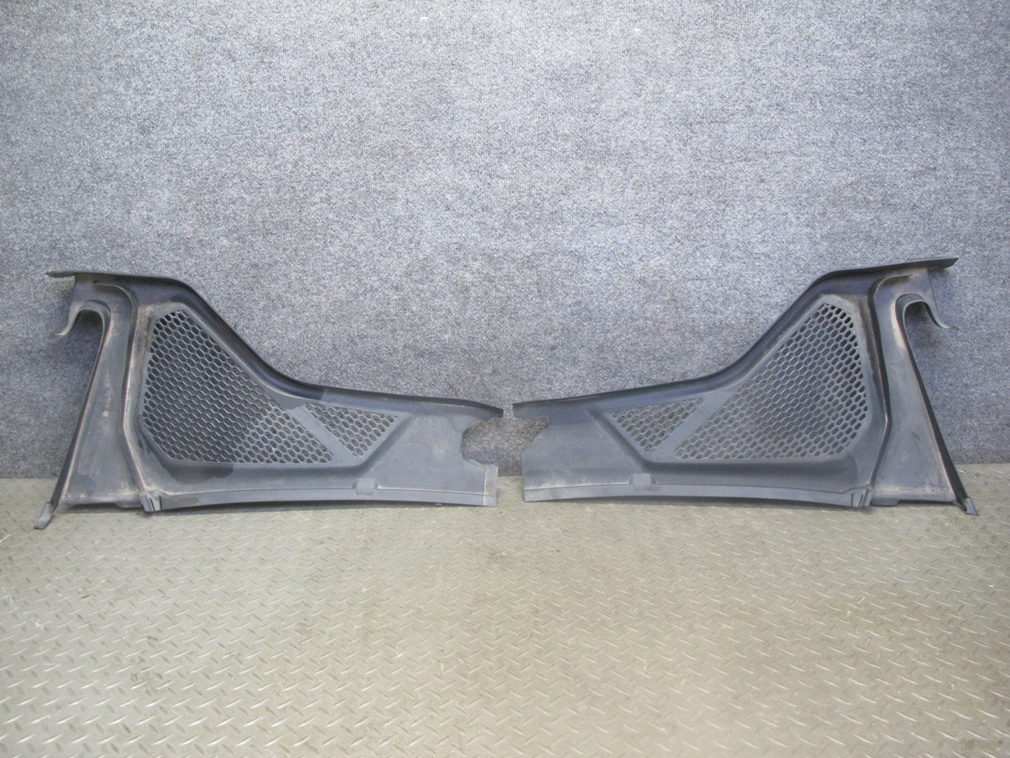 2014-2018 BMW F15 X5 Front Windshield Wiper Vent Cowl Trim Panel Set of 2