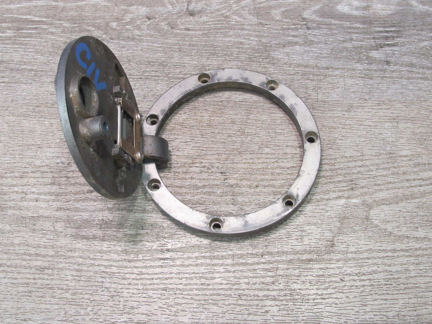 99-01 Isuzu Vehicross Locking Gas Fuel Door Lid Cover OEM