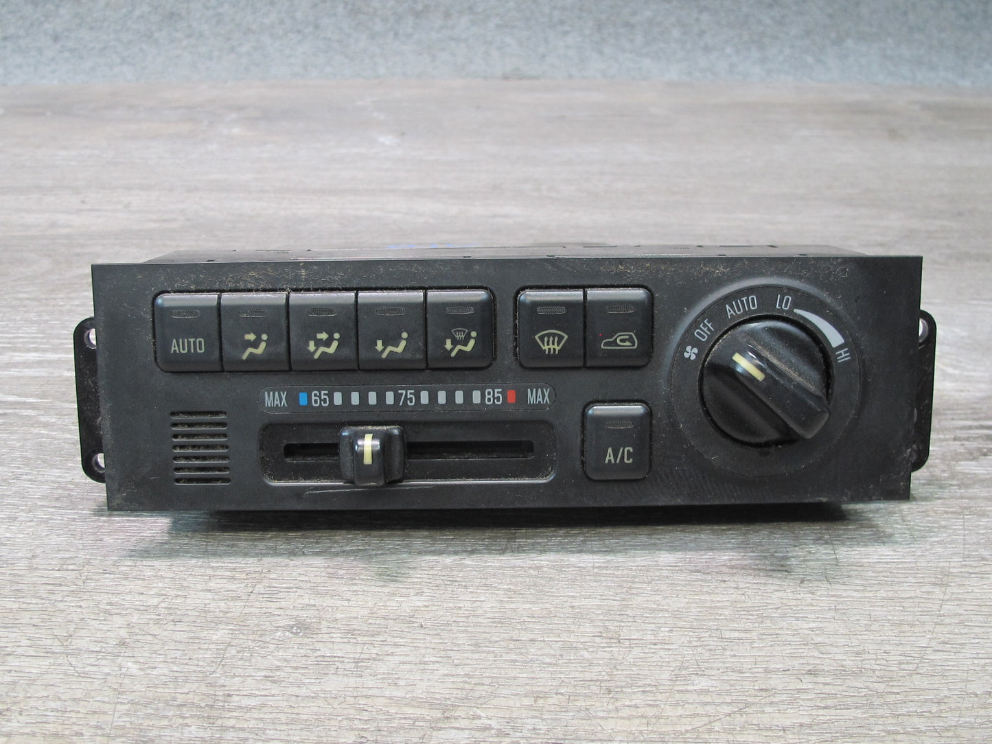 00-01 Isuzu Vehicross A/C Heater Climate Control Switch Panel 8972471450 OEM