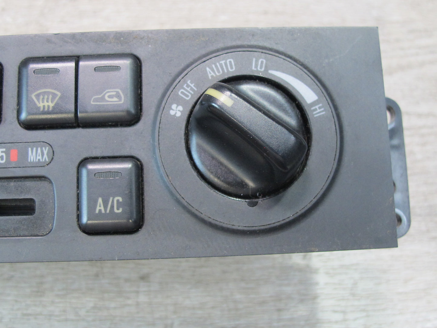 00-01 Isuzu Vehicross A/C Heater Climate Control Switch Panel 8972471450 OEM