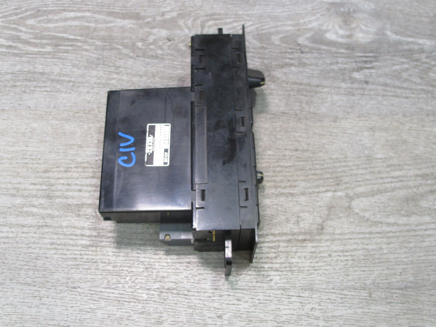 00-01 Isuzu Vehicross A/C Heater Climate Control Switch Panel 8972471450 OEM