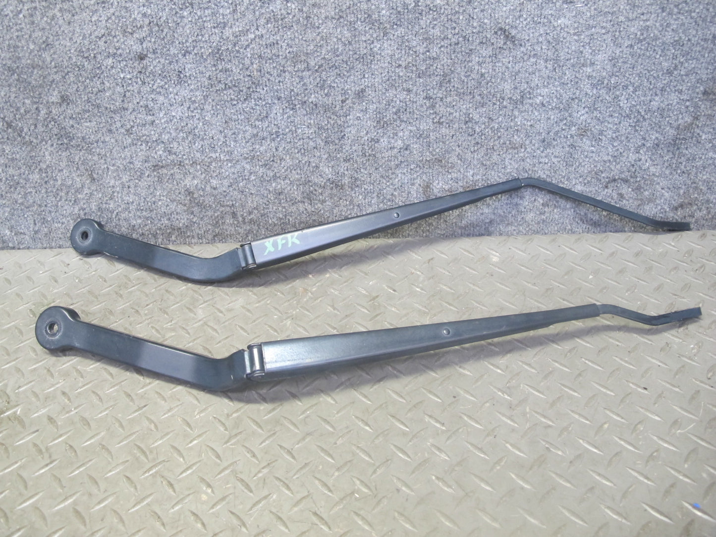 2014-2018 BMW F15 X5 Front Left & Right Windshield Wiper Arm Set of 2