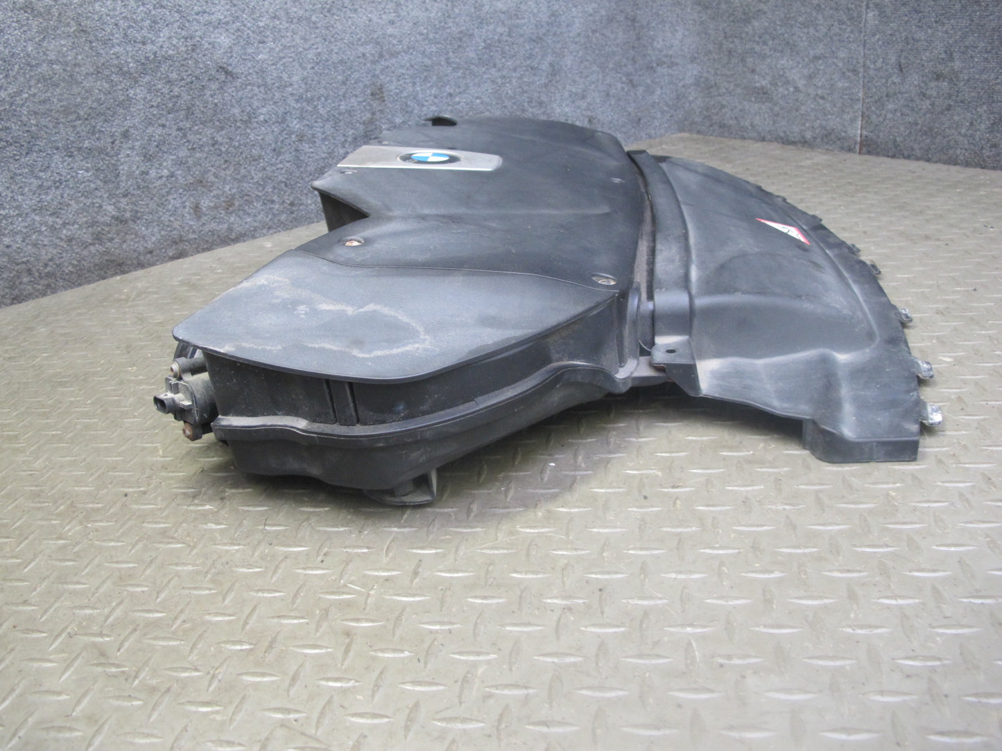 14-18 BMW F15 X5 AWD N63 Air Intake Muffler Cleaner Filter Box w MAF Sensors