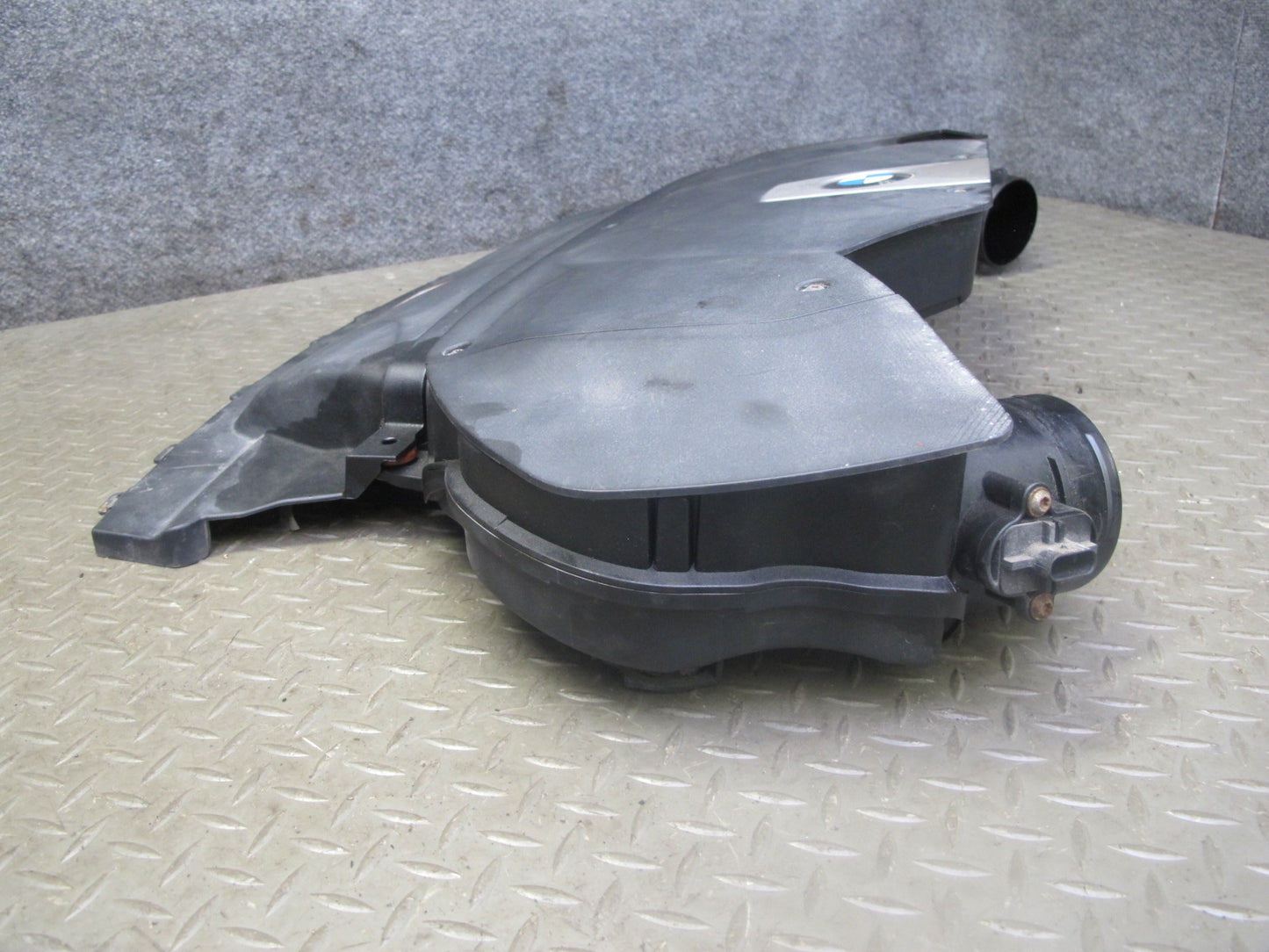14-18 BMW F15 X5 AWD N63 Air Intake Muffler Cleaner Filter Box w MAF Sensors