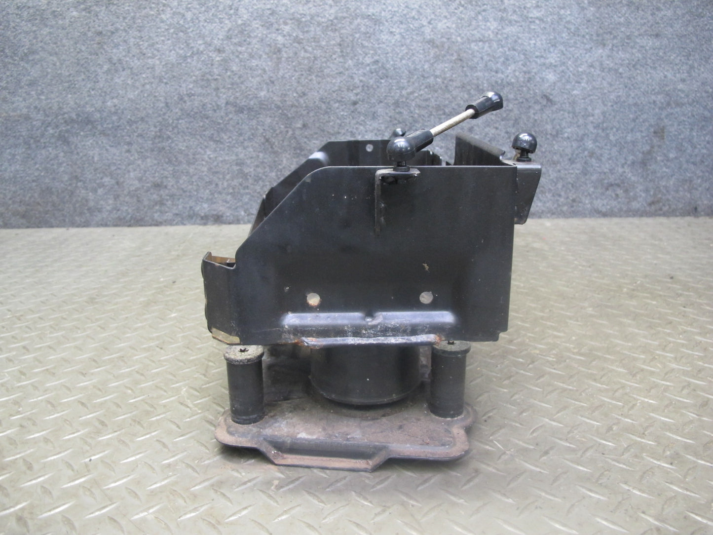 01-06 BMW E46 330ci Convertible Battery Tray Vibration Absorber Bracket Assy OEM