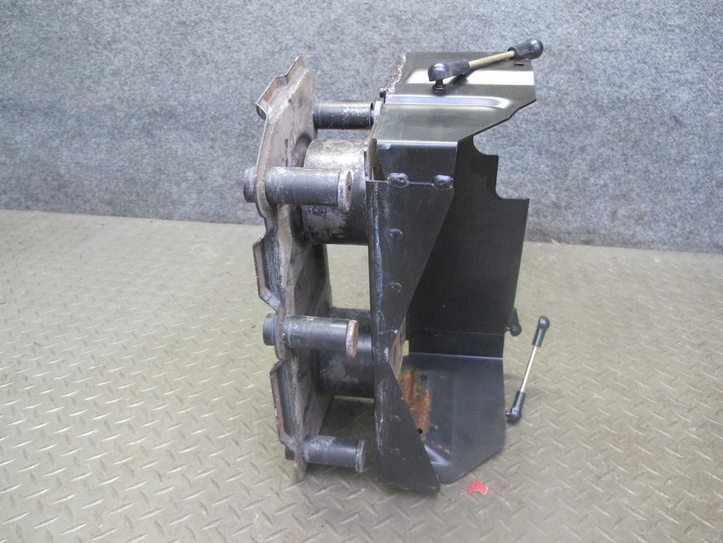 01-06 BMW E46 330ci Convertible Battery Tray Vibration Absorber Bracket Assy OEM