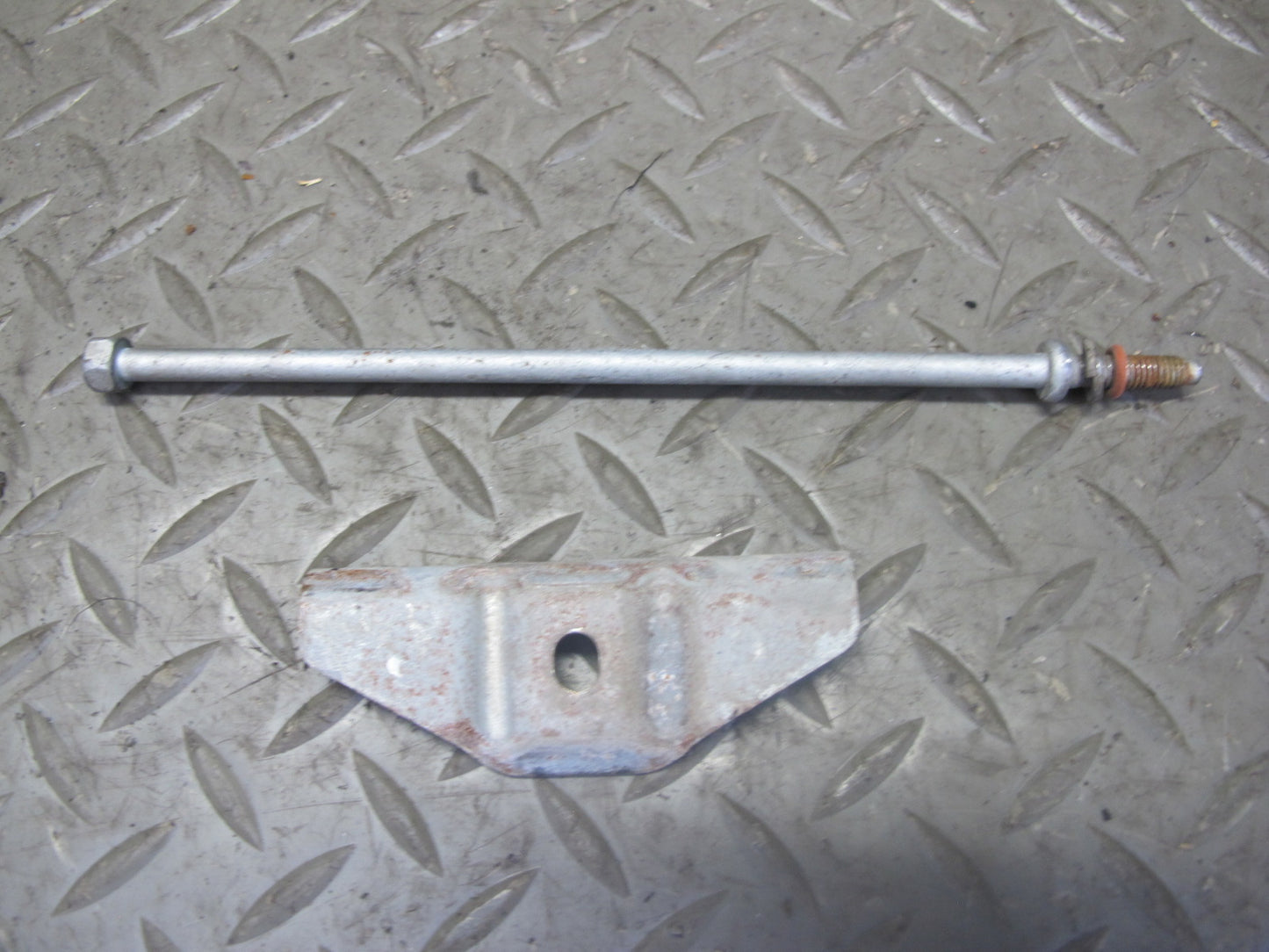 01-06 BMW E46 330ci Convertible Battery Tray Vibration Absorber Bracket Assy OEM