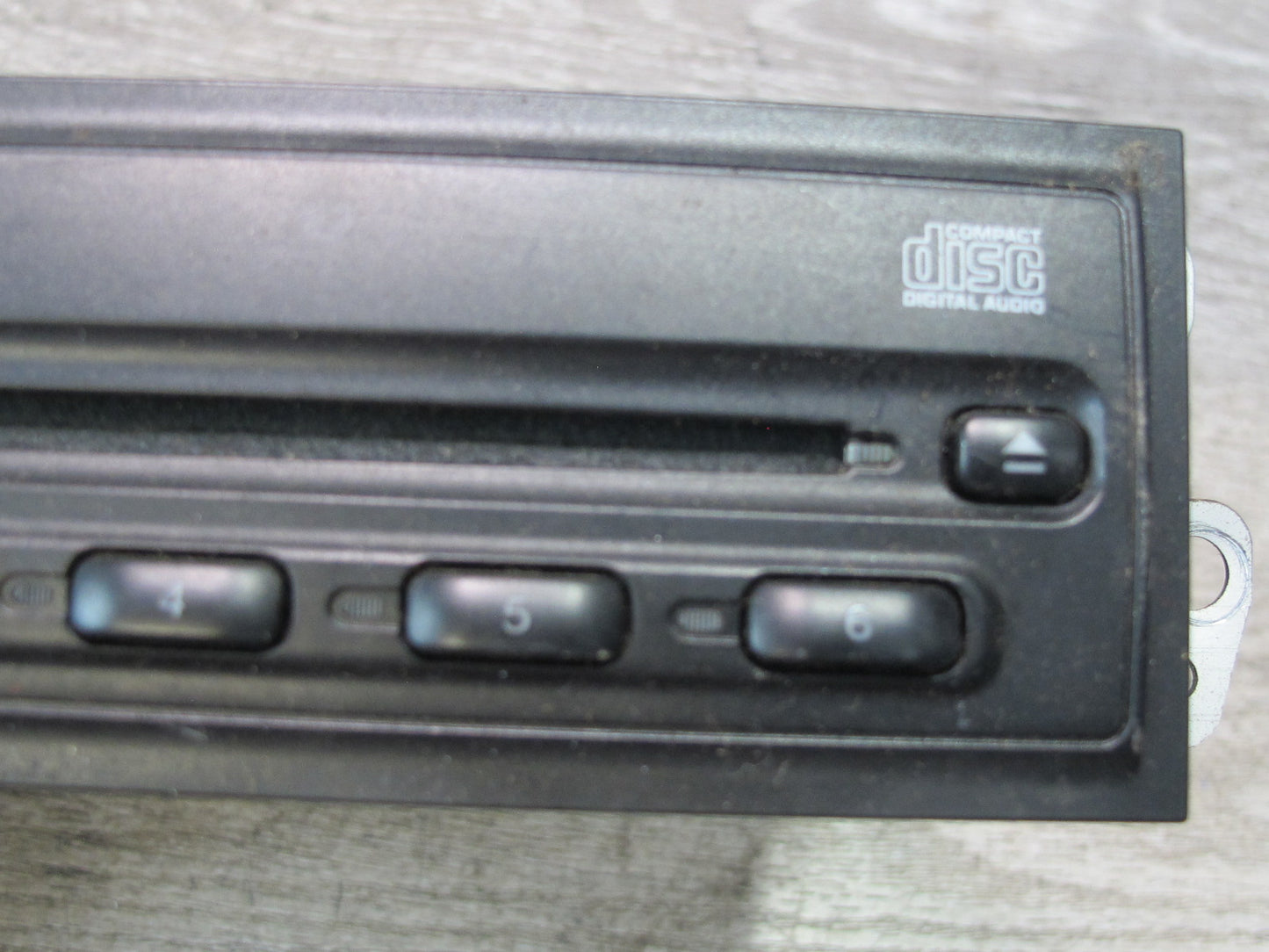 99-01 Isuzu Vehicross 6 Disc CD Changer Player 113001-5070 OEM