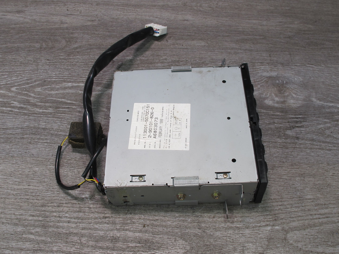 99-01 Isuzu Vehicross 6 Disc CD Changer Player 113001-5070 OEM