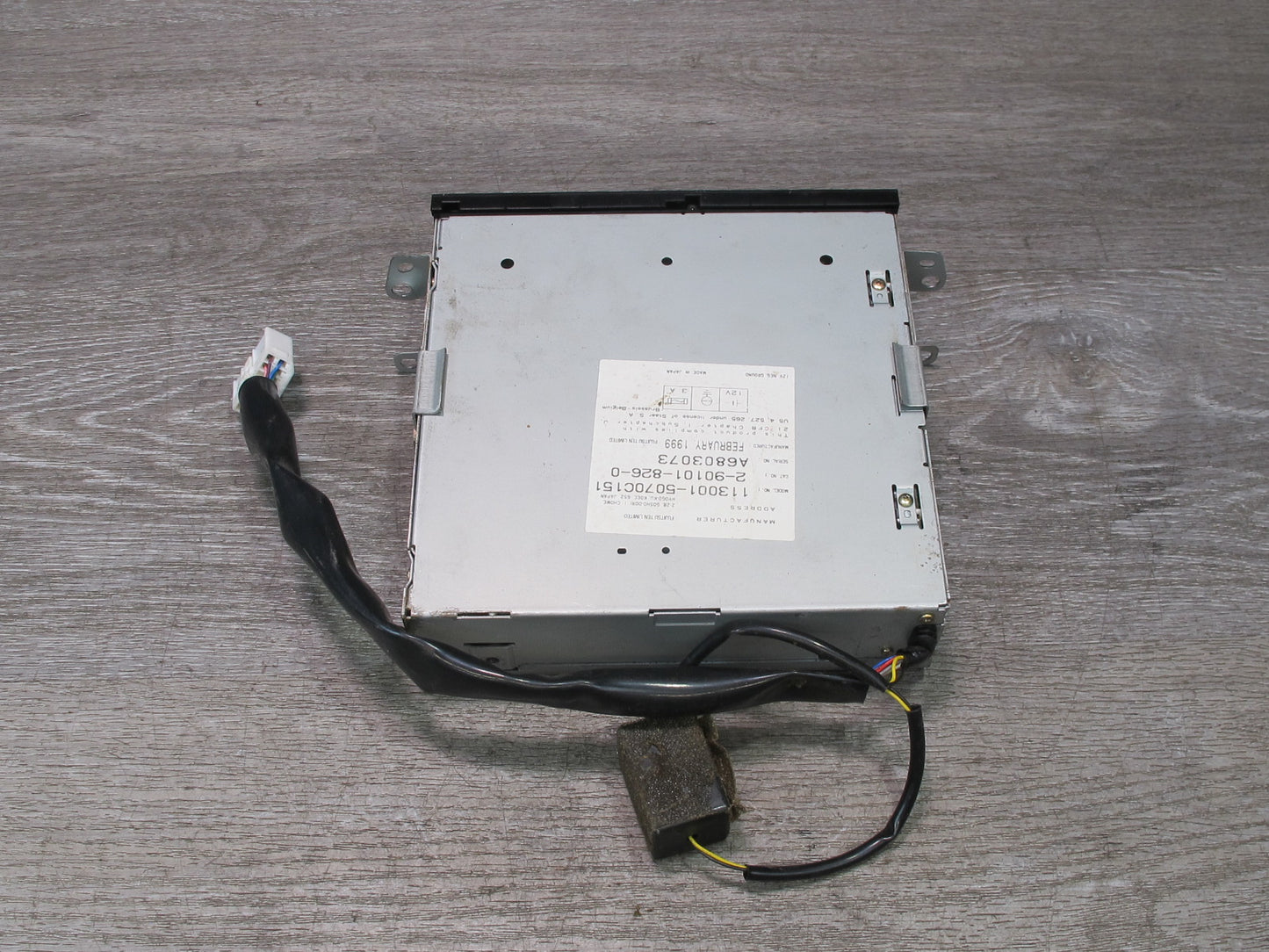 99-01 Isuzu Vehicross 6 Disc CD Changer Player 113001-5070 OEM