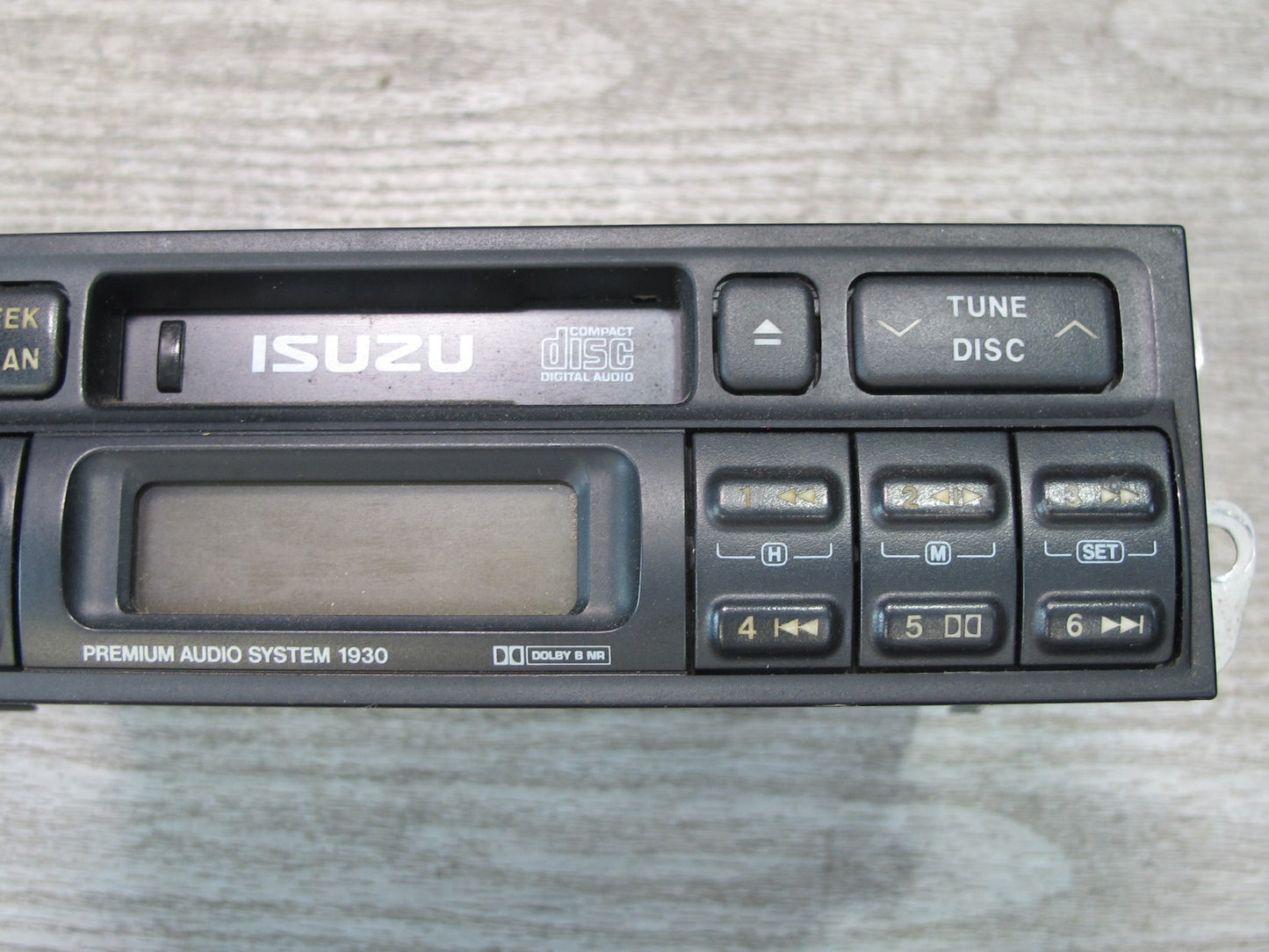 99-01 Isuzu Vehicross AM FM CD Cassette Audio Radio Stereo Head Unit 1930 OEM