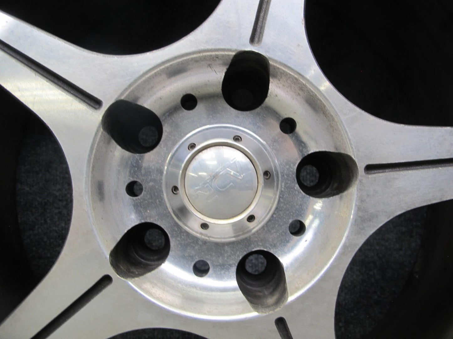 ADR Design 18" R18 Wheel Rim 18x7.5J ET40 5x120.65 w Center Cap