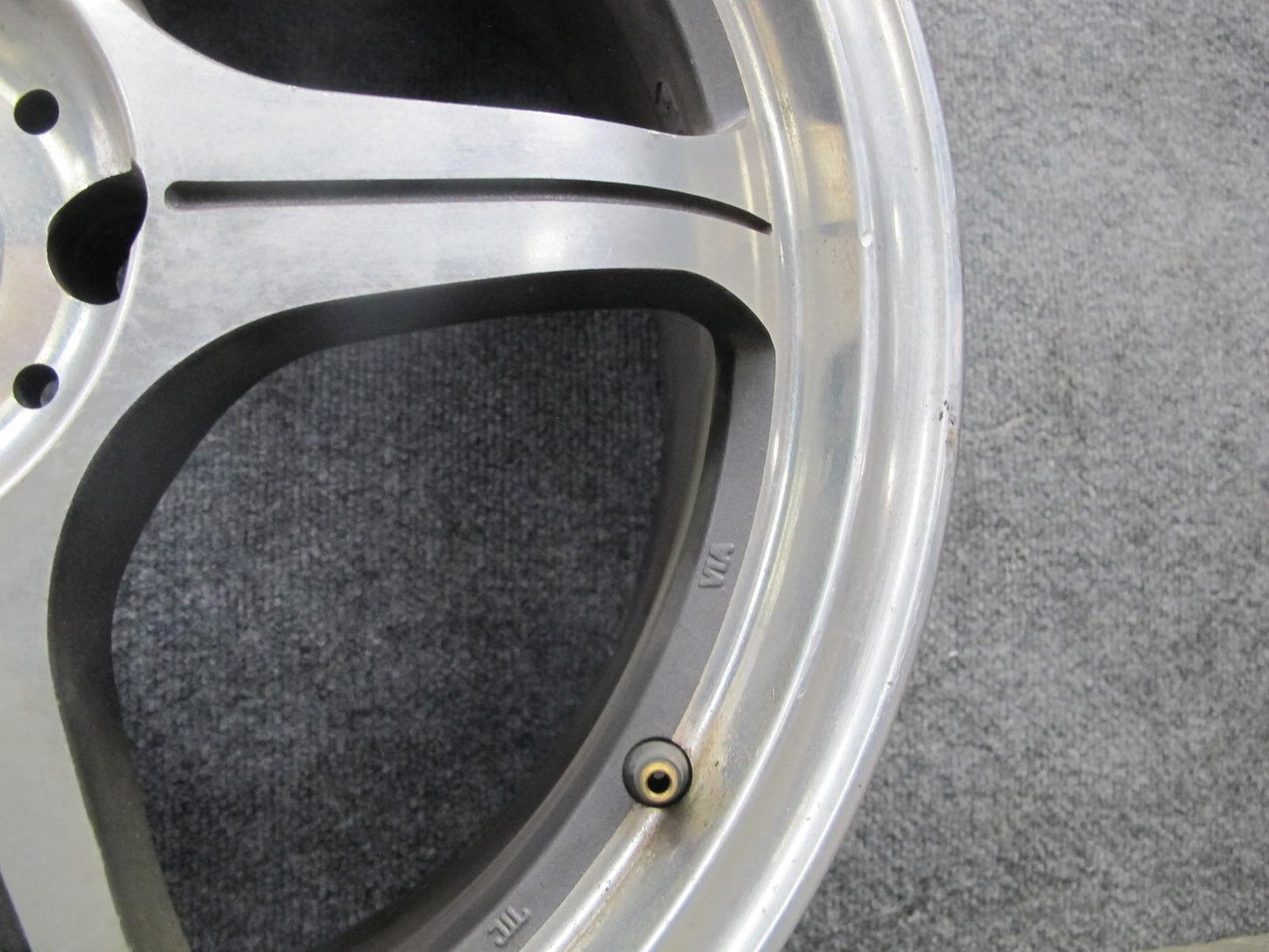 ADR Design 18" R18 Wheel Rim 18x7.5J ET40 5x120.65 w Center Cap