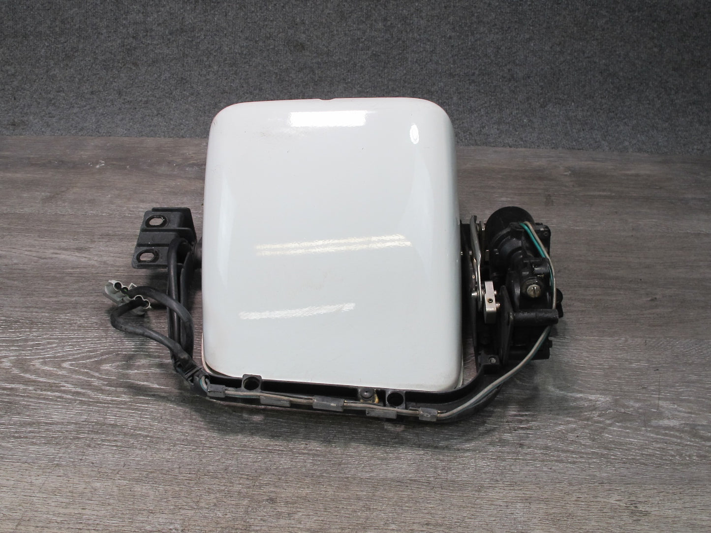 91-96 Chevrolet Corvette C4 Front Left POP UP Headlight Motor Cover Assembly OEM