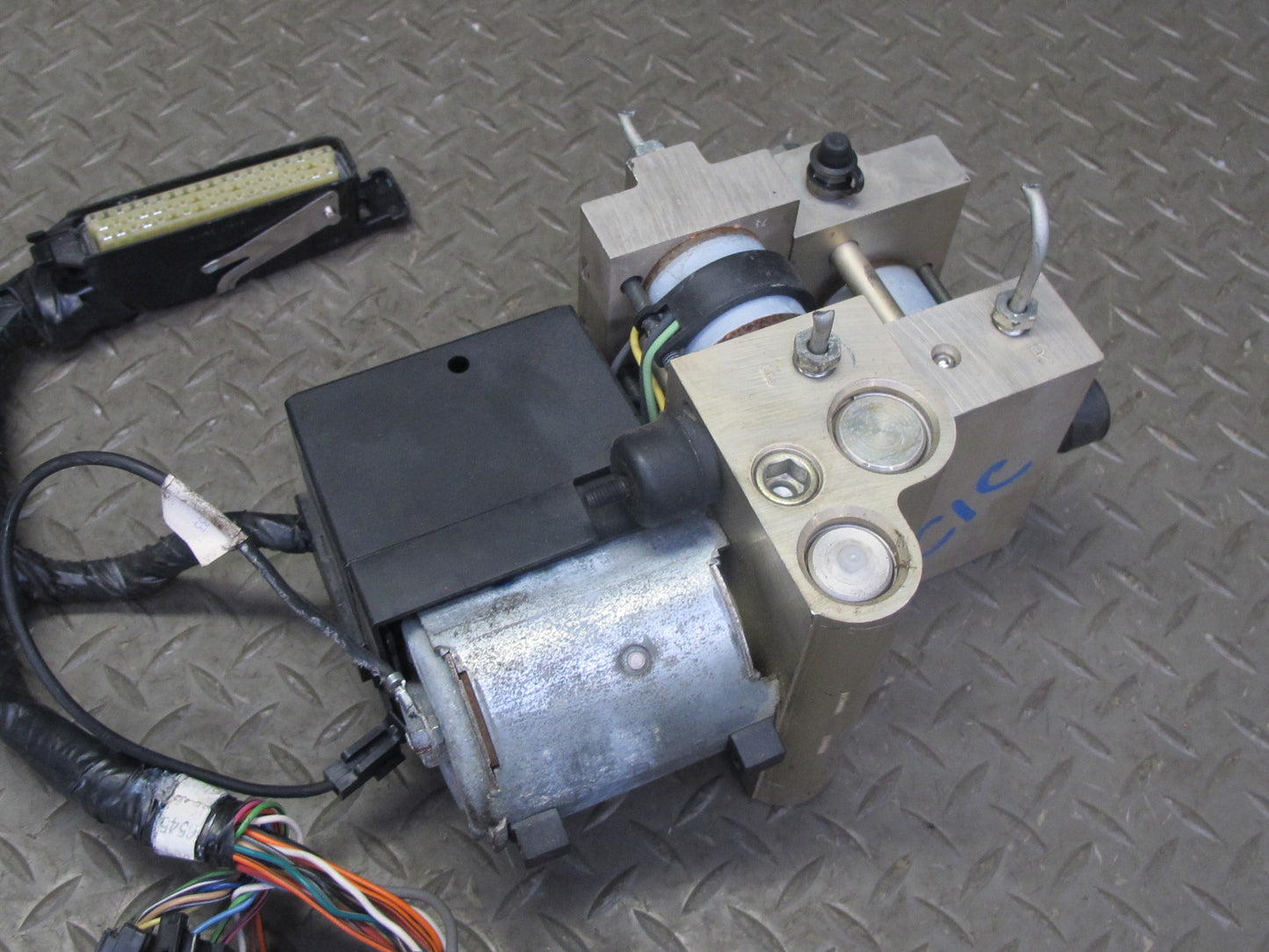 92-94 Chevrolet Corvette C4 Anti Lock Brake ABS Pump Module Unit OEM