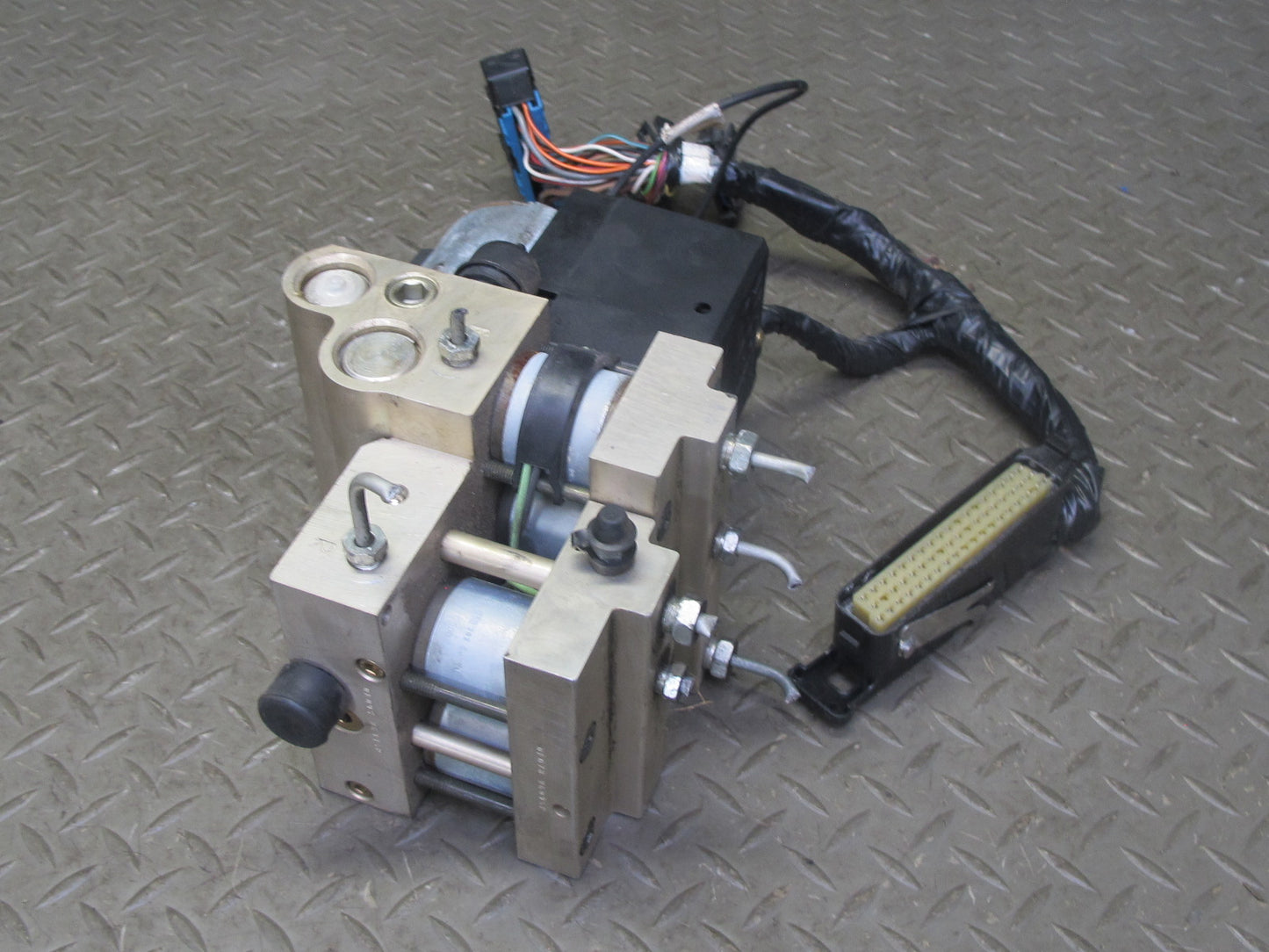 92-94 Chevrolet Corvette C4 Anti Lock Brake ABS Pump Module Unit OEM