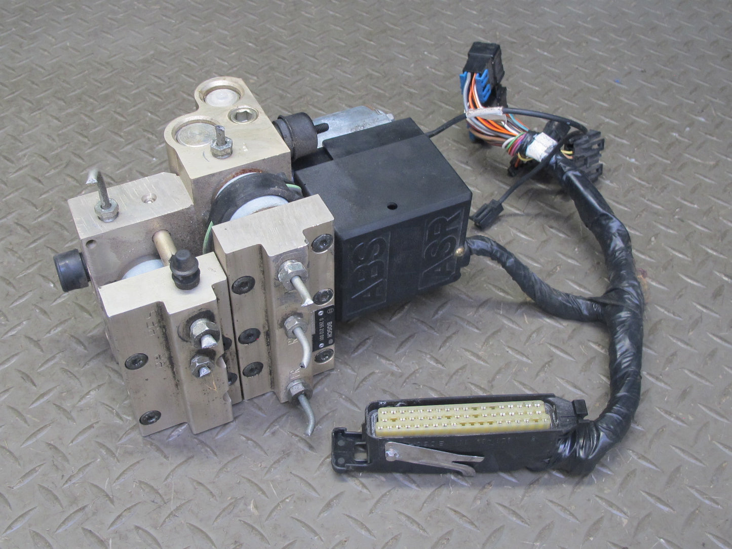 92-94 Chevrolet Corvette C4 Anti Lock Brake ABS Pump Module Unit OEM