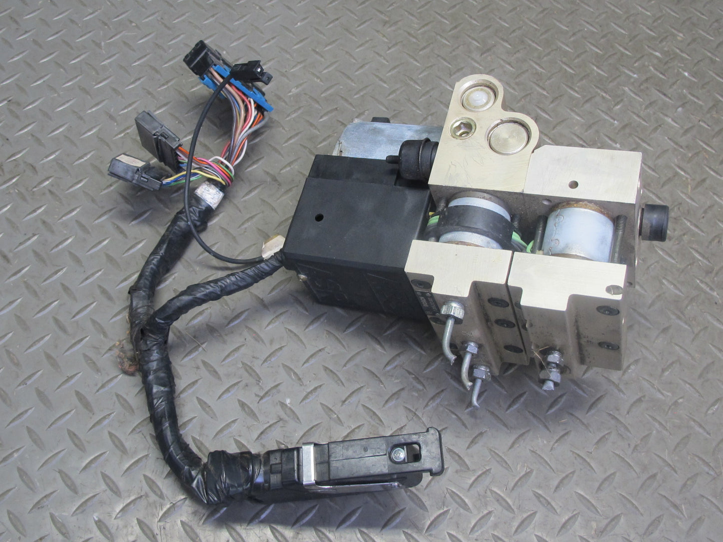 92-94 Chevrolet Corvette C4 Anti Lock Brake ABS Pump Module Unit OEM