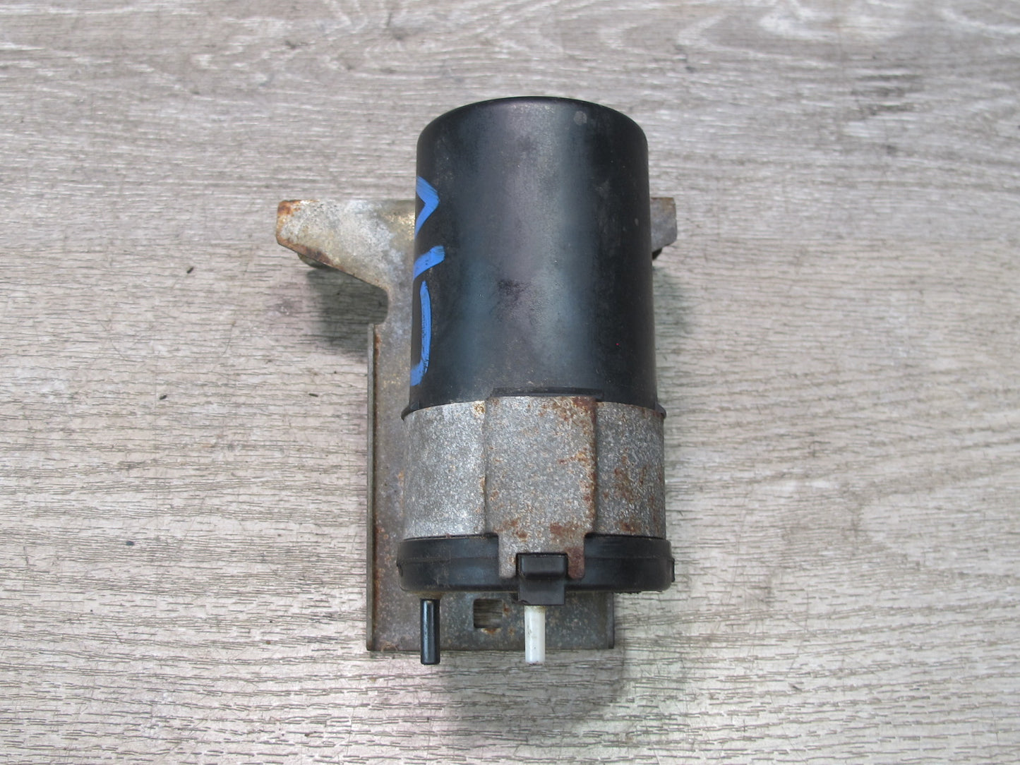 99-01 Isuzu Vehicross Vacuum Reservoir Tank w Bracket OEM