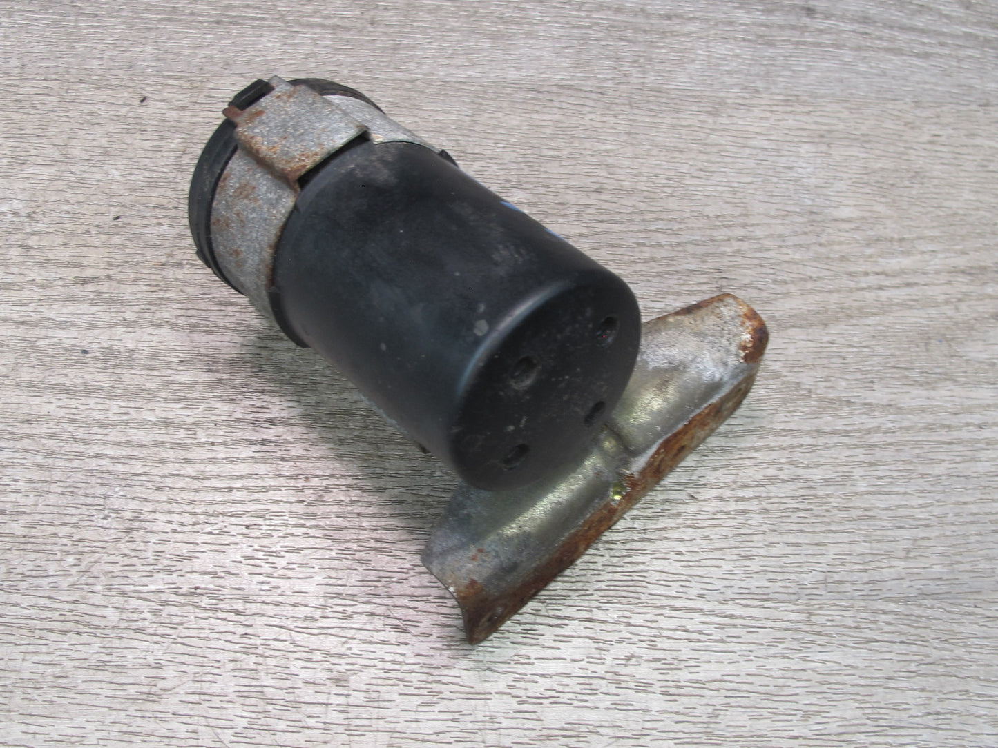 99-01 Isuzu Vehicross Vacuum Reservoir Tank w Bracket OEM