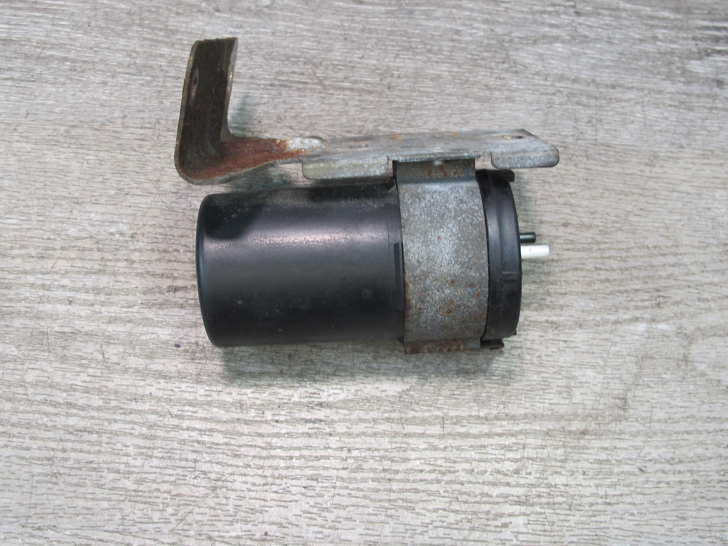 99-01 Isuzu Vehicross Vacuum Reservoir Tank w Bracket OEM