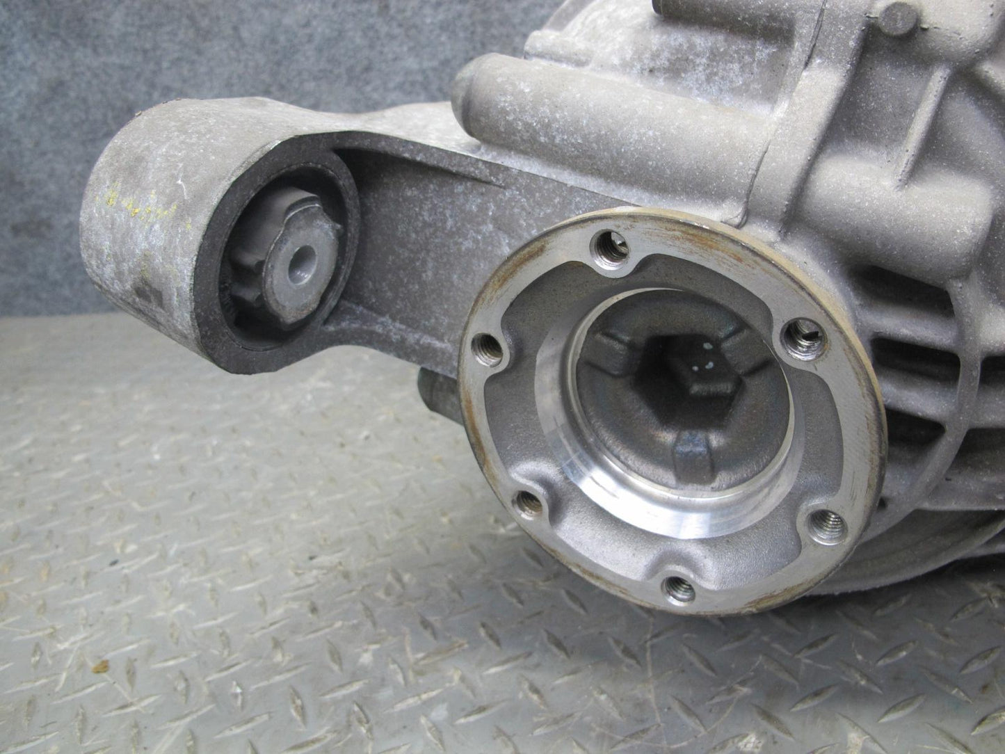 2003-2006 Porsche Cayenne 955 4.5L Turbo Rear Differential Carrier 132K Miles