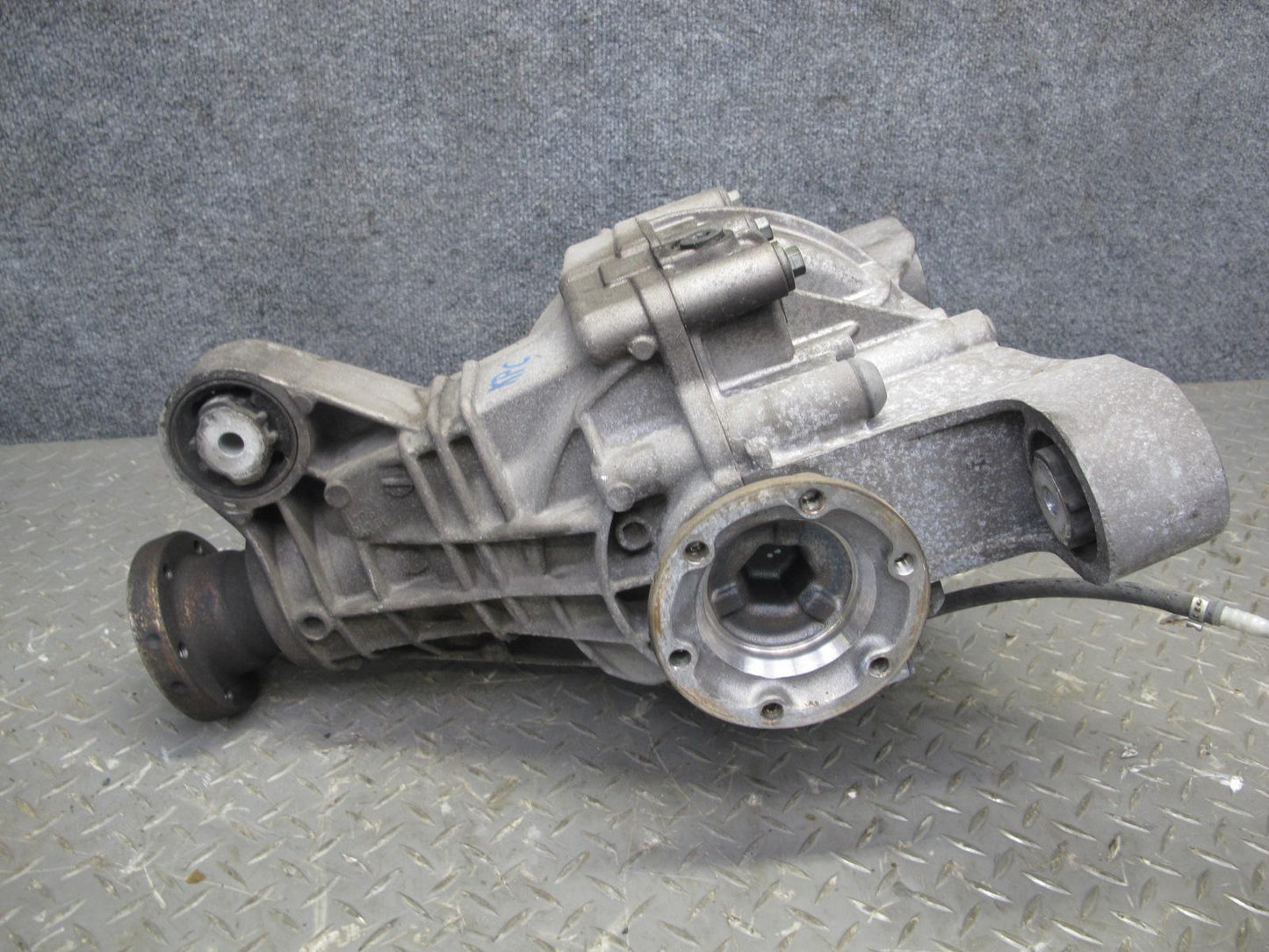 2003-2006 Porsche Cayenne 955 4.5L Turbo Rear Differential Carrier 132K Miles