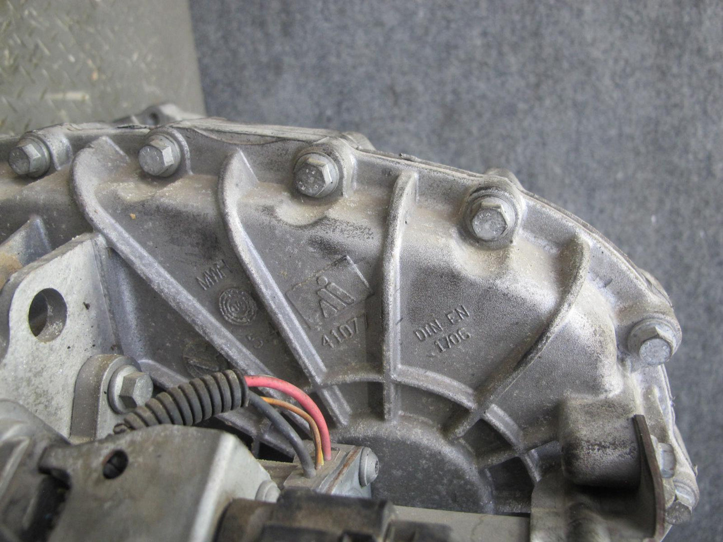 2003-2006 Porsche Cayenne 955 Turbo Transfer Case 0AD341041D 132k Miles