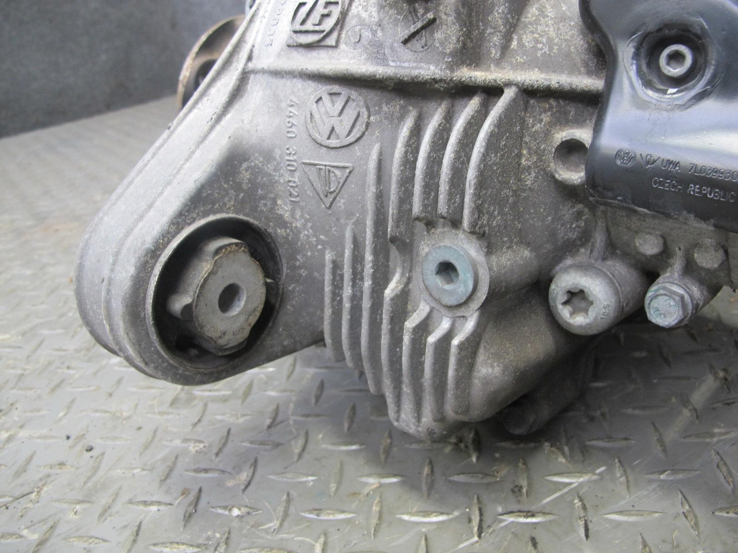 2003-2006 Porsche Cayenne 955 4.5L Turbo Front Differential Carrier 132K Miles