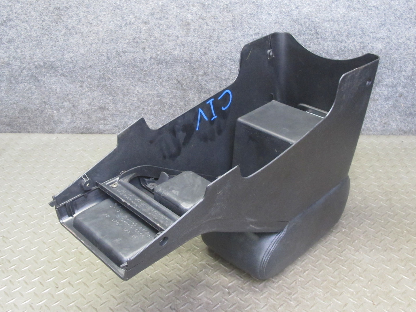 99-01 Isuzu Vehicross Center Console Trim Cover Panel w Armrest Black OEM