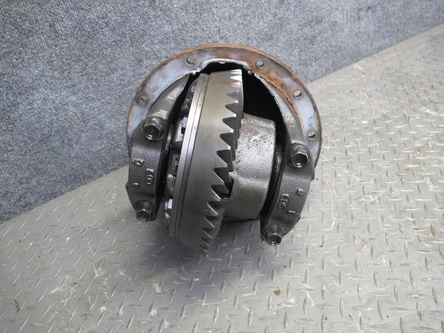 99-01 Isuzu Vehicross LSD Rear Differential Carrier 4.30 Ratio 130K OEM
